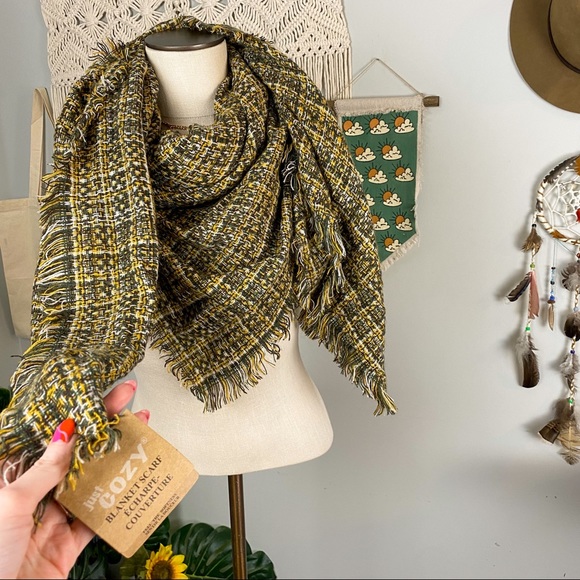 Just Cozy NWT Blanket Scarf Shawl Green Yellow White Knit Fringe - Picture 1 of 10